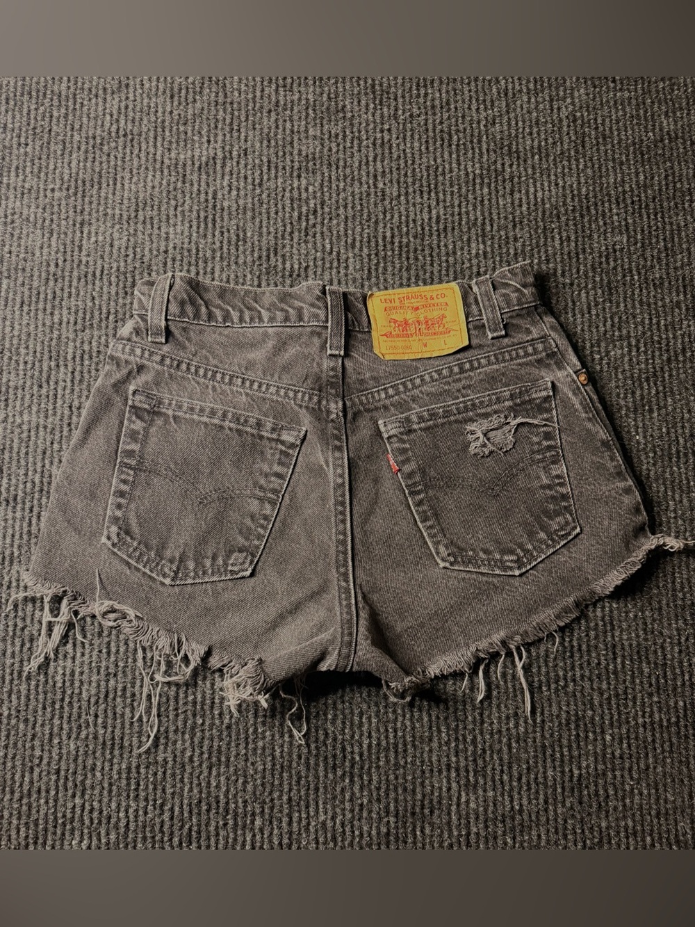 Vintage Levi’s USA Black Denim Distressed Cutoff Shorts Size 7 M